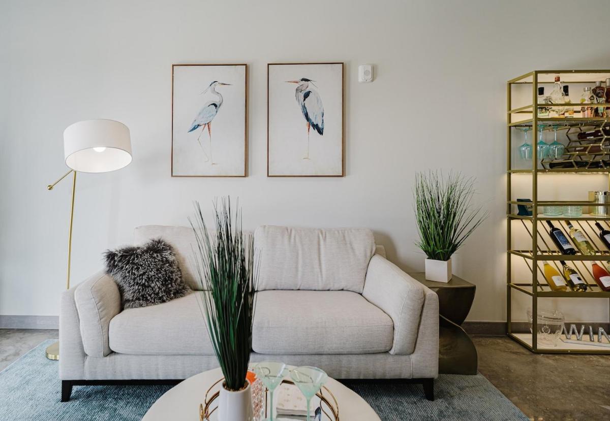 Ultra Luxe In Prime Location Apartment