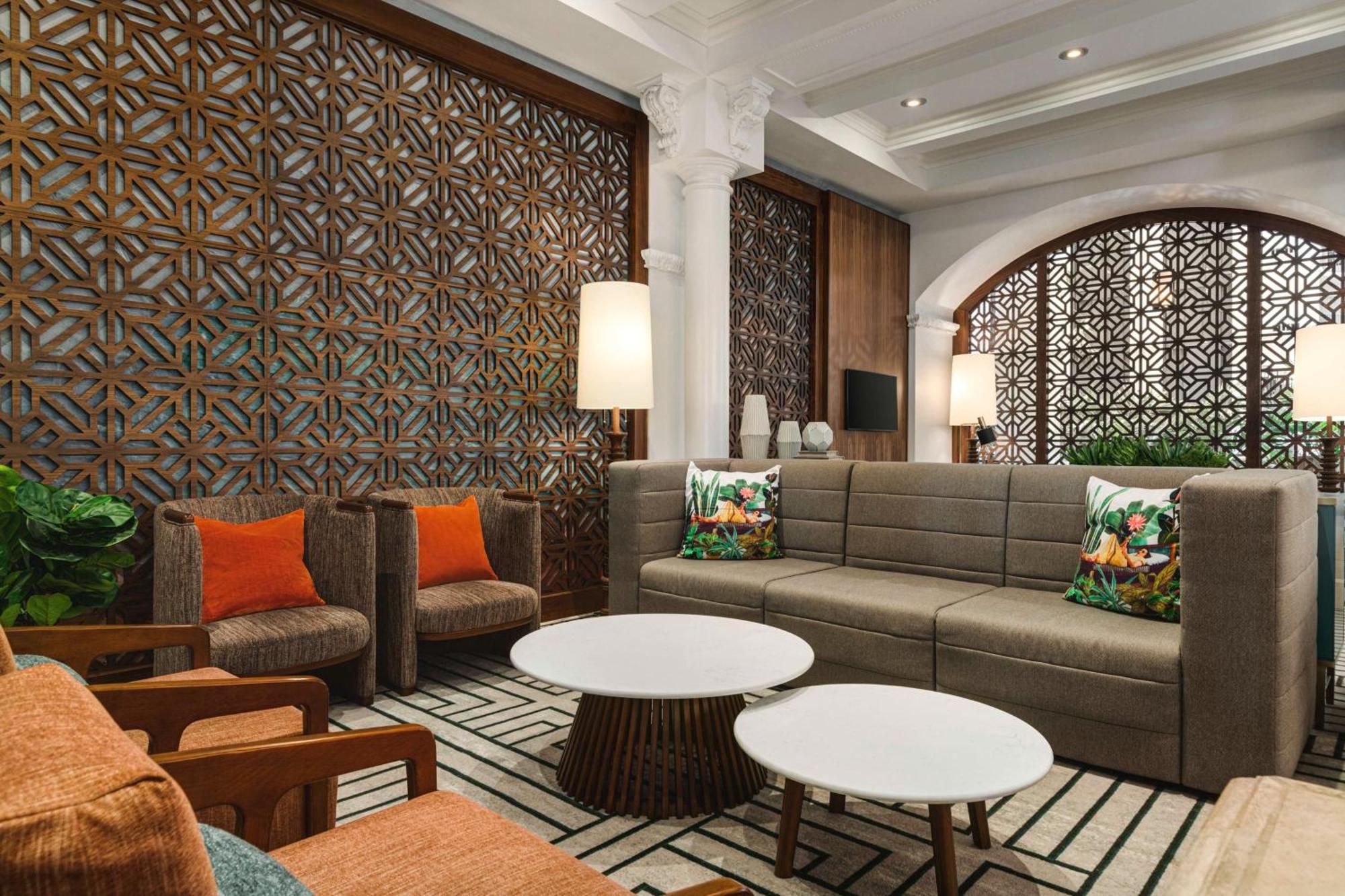Hotel Embassy By Hilton Lauderdale 17th Street