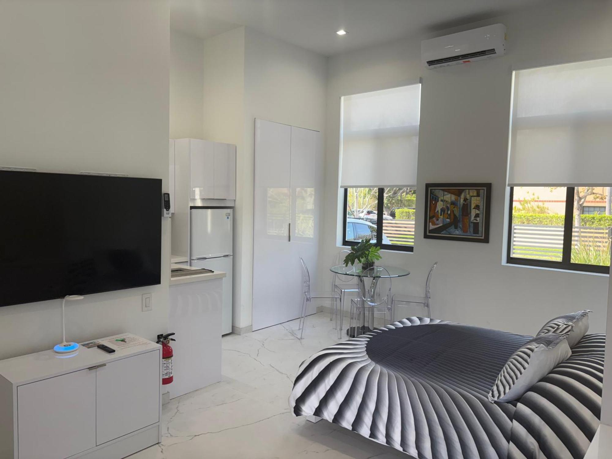 Guest house Men Only Clothing Option Near Wilton Manors