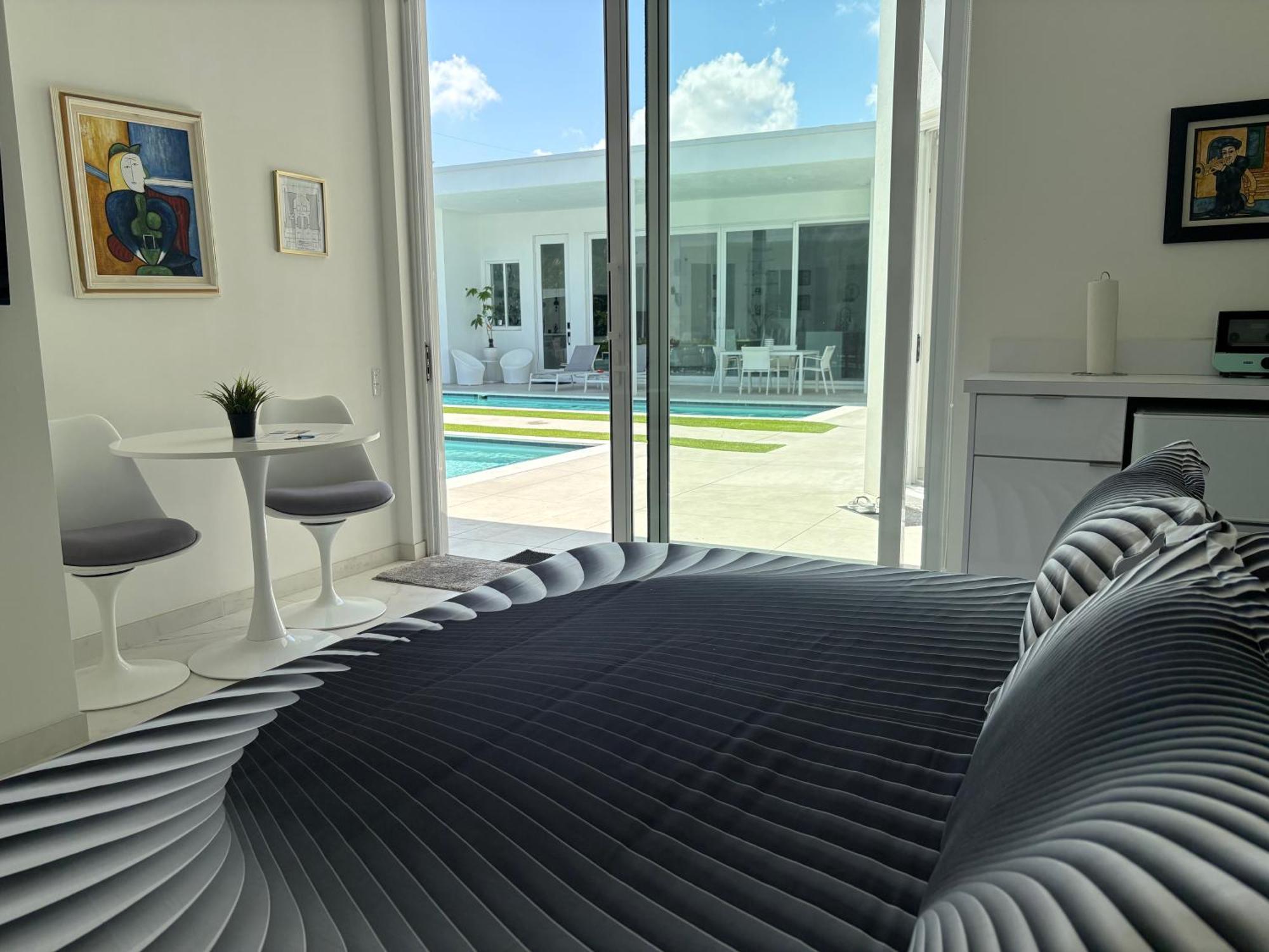 Guest house Men Only Clothing Option Near Wilton Manors Fort Lauderdale