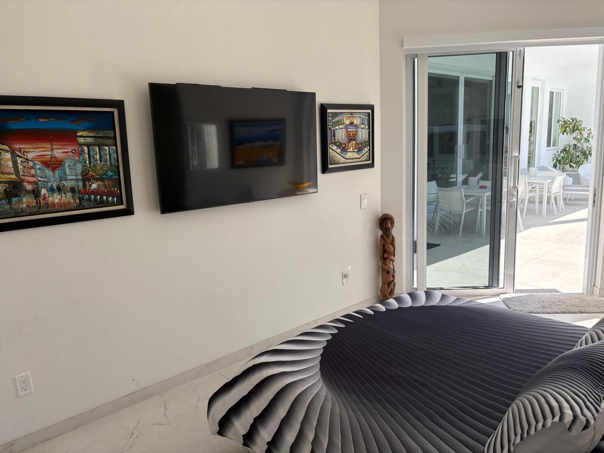 Guest house Men Only Clothing Option Near Wilton Manors *