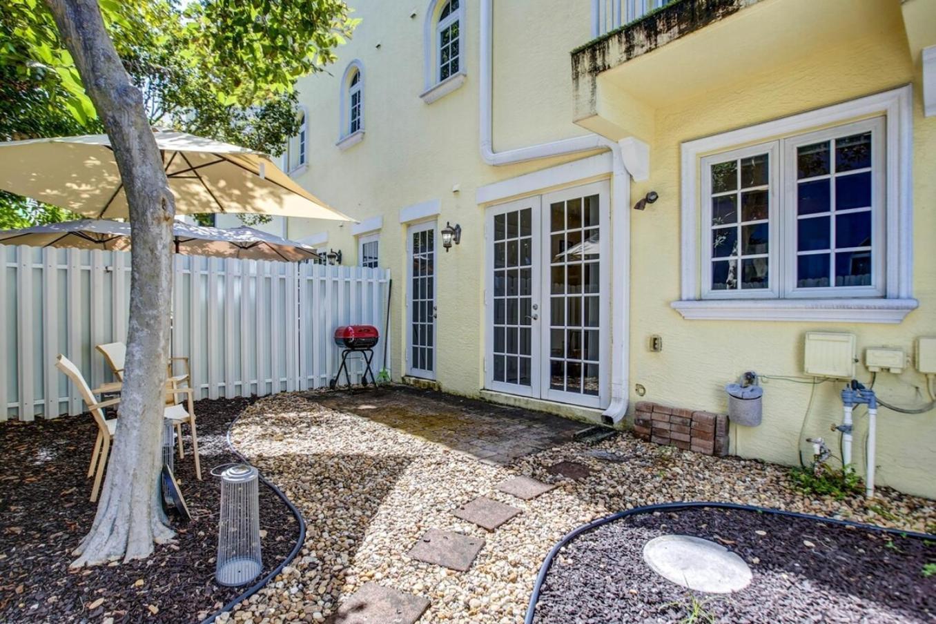 Private Patio Cali King Bed Sleeps 10 Fort Lauderdale