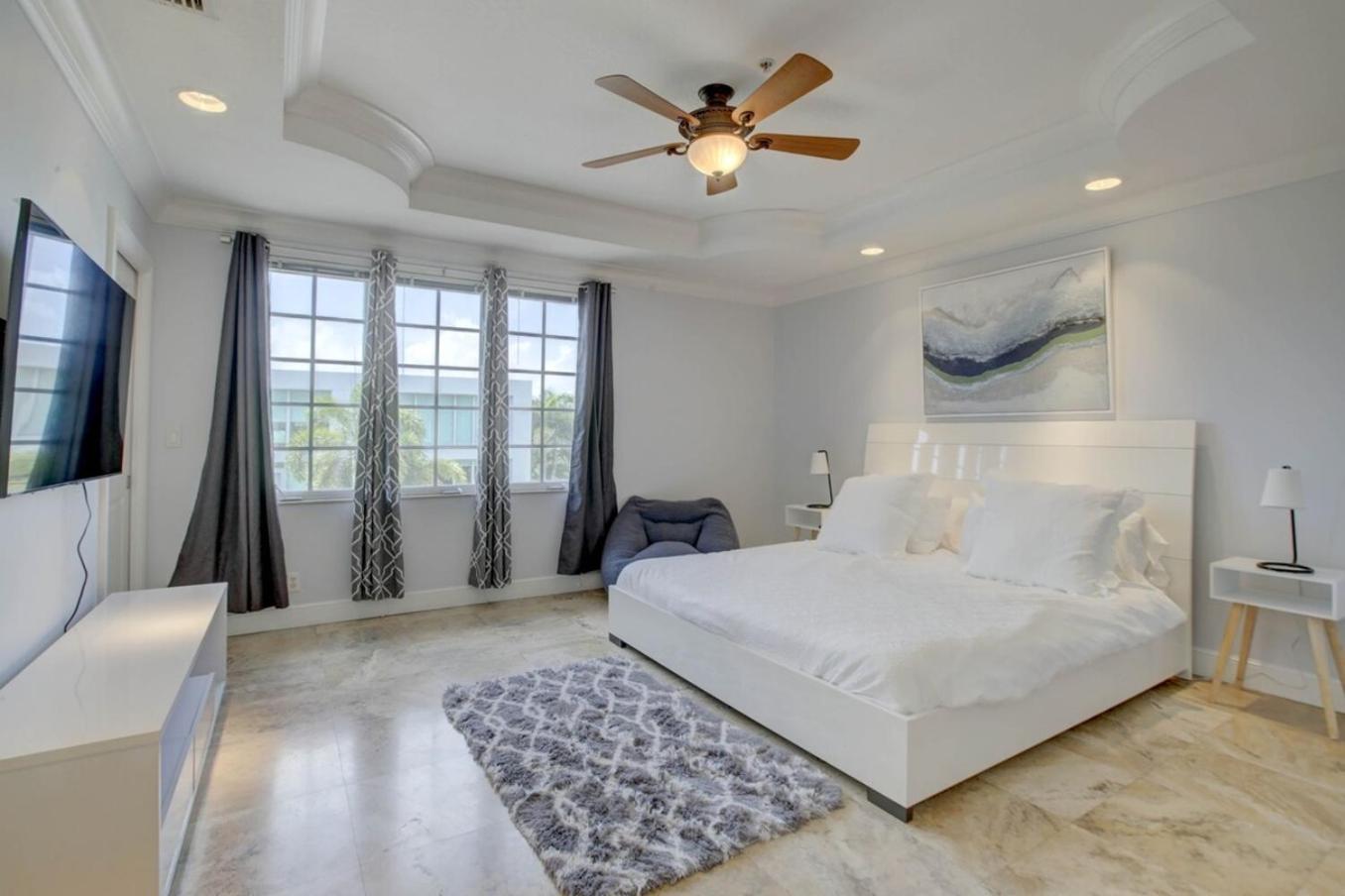 Private Patio Cali King Bed Sleeps 10 *