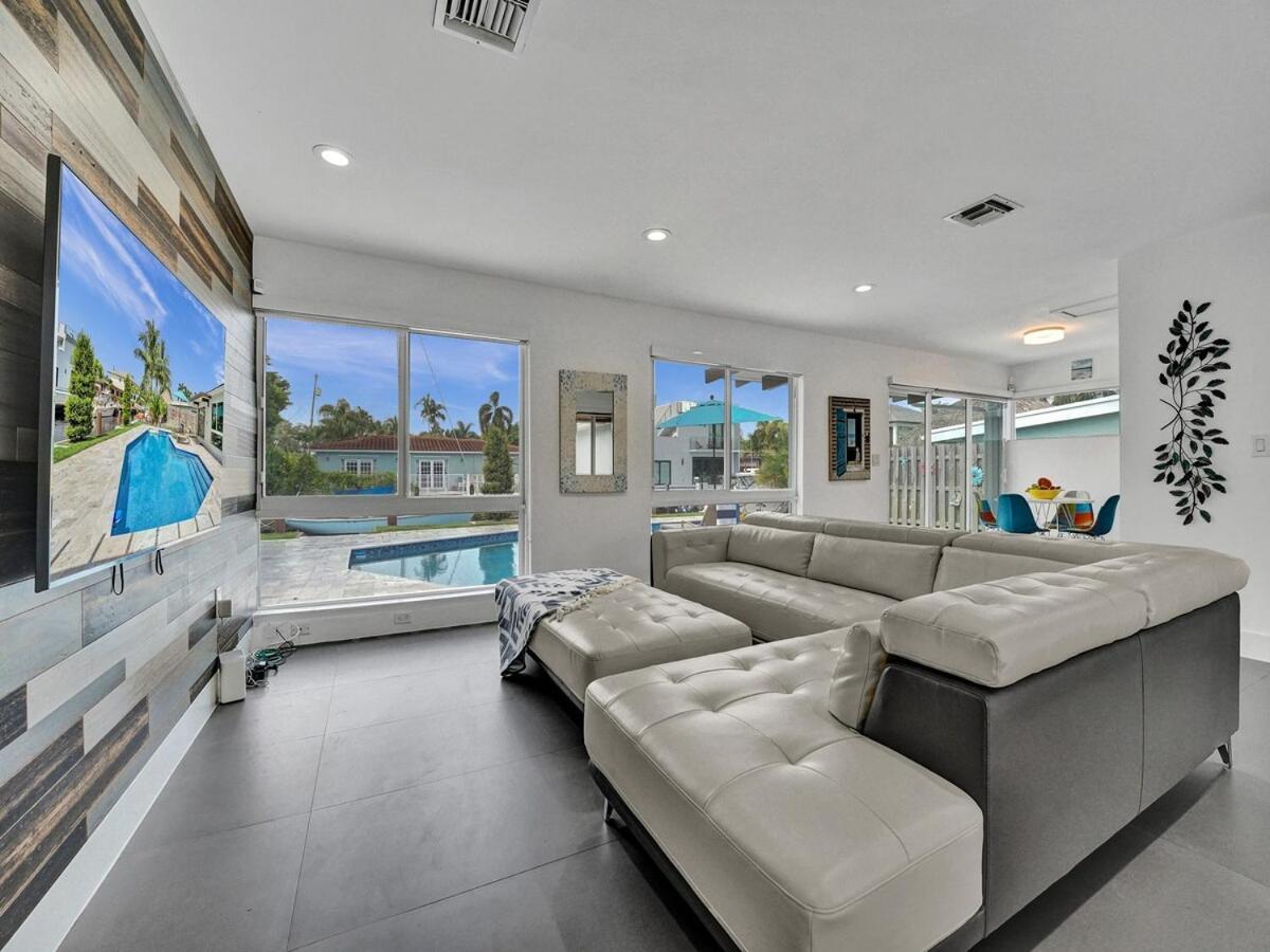 Sandy's Sunshine Oasis Holiday home
