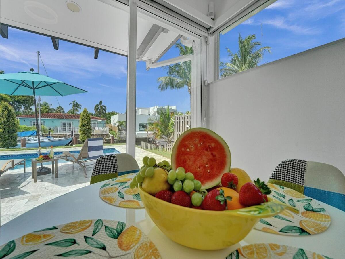 Sandy's Sunshine Oasis * Fort Lauderdale