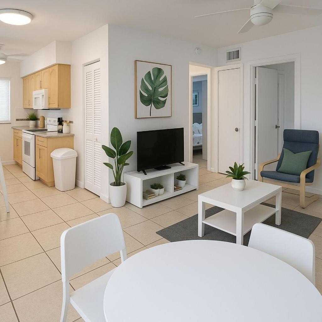 456 Lauderdale Apartment