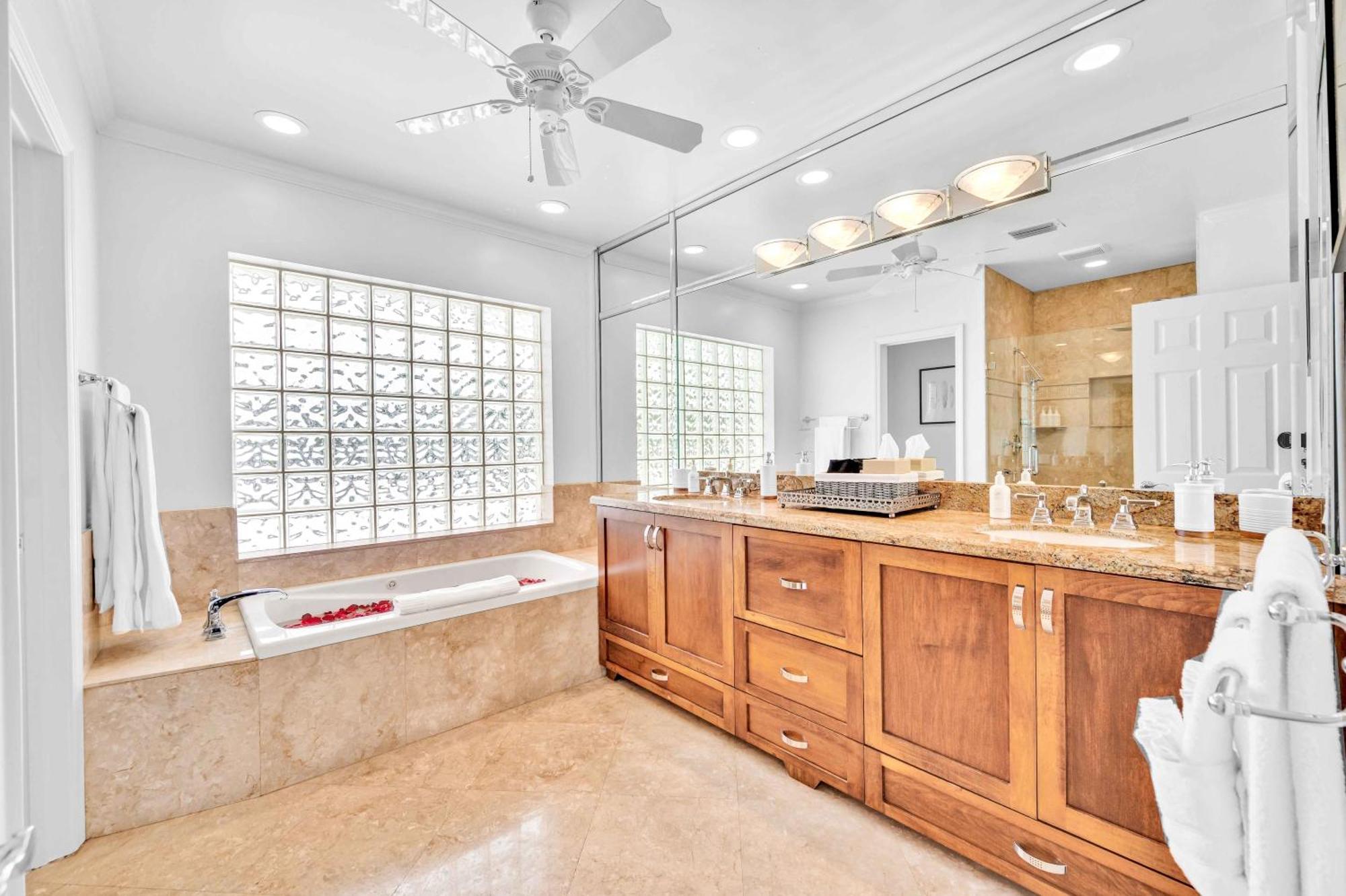 Secluded Retreat Heated Pool Dock Access Quiet Neighborhood Saltaire Key Resldences Fort Lauderdale
