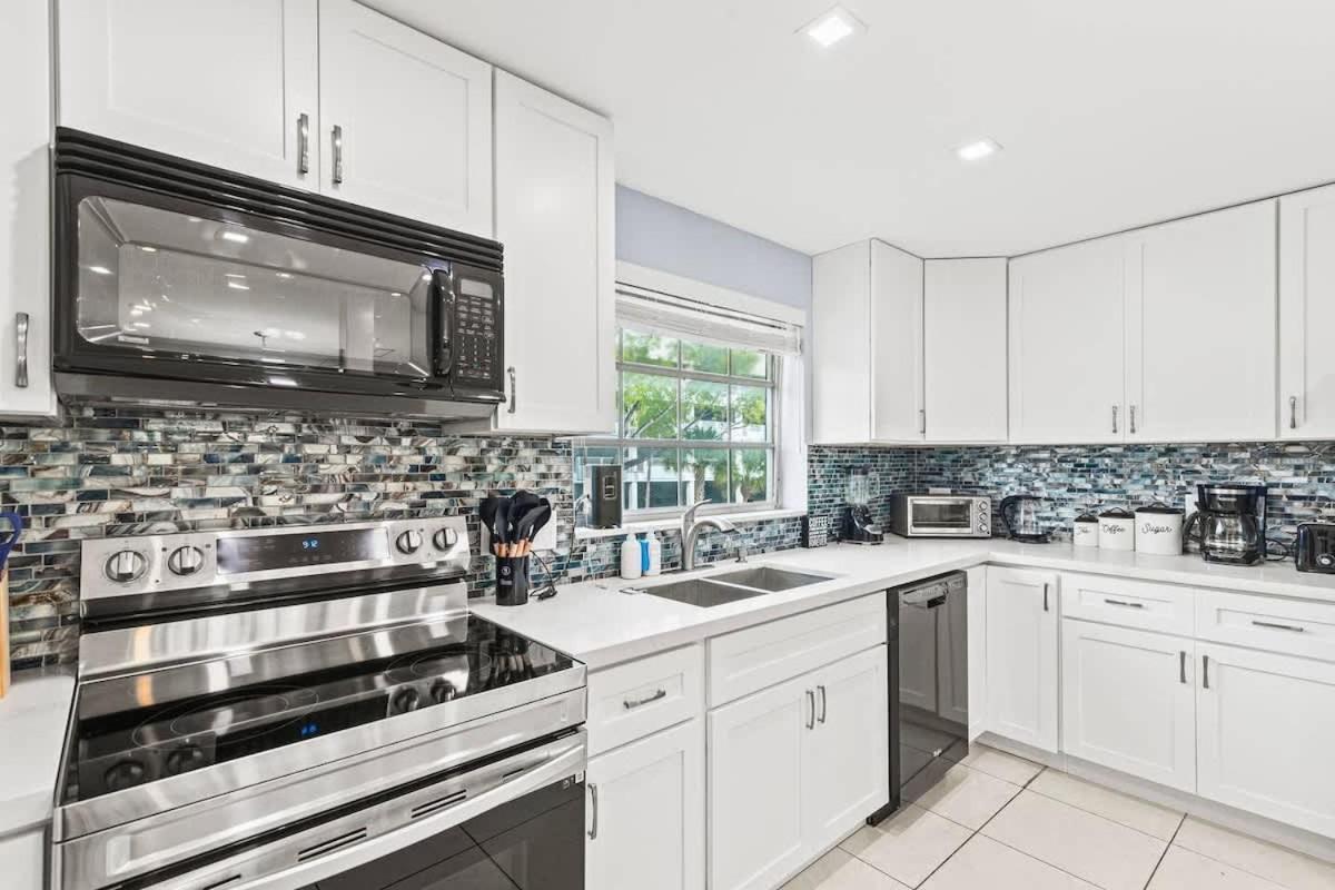 Beach, Pool & Olas Getaway Apartment Fort Lauderdale