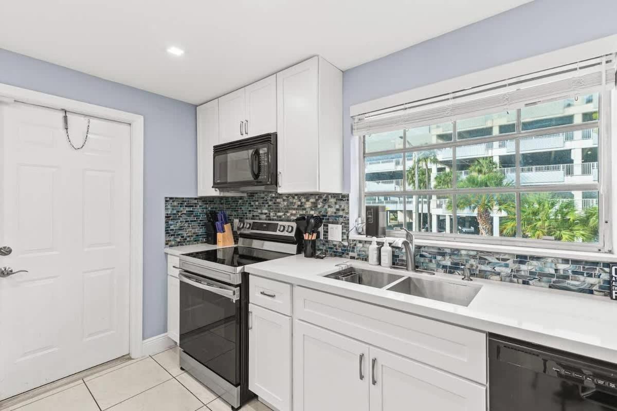 Beach, Pool & Olas Getaway Apartment