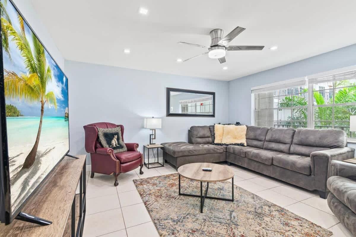 Beach, Pool & Olas Getaway Apartment *