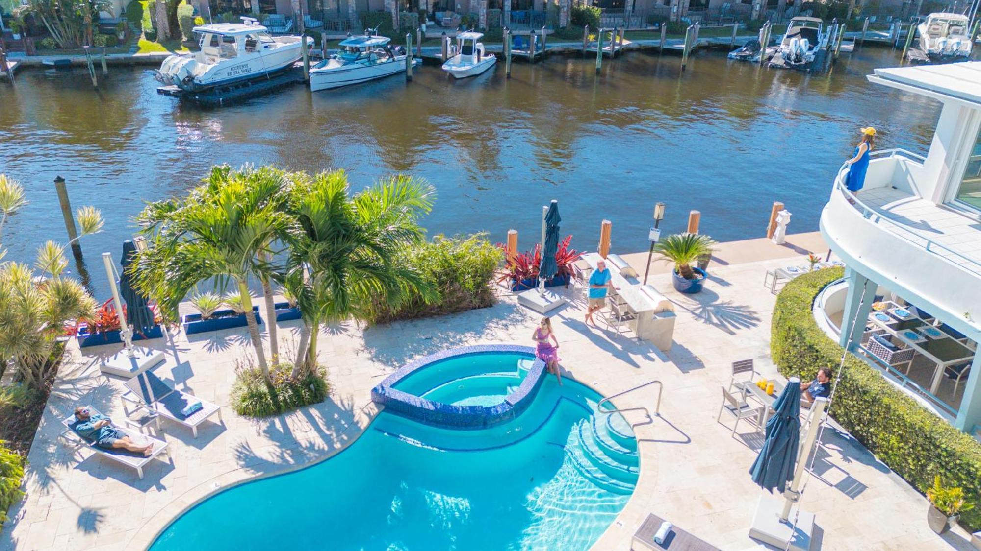 Secluded Retreat Heated Pool Dock Access Quiet Neighborhood Saltaire Key Resldences
