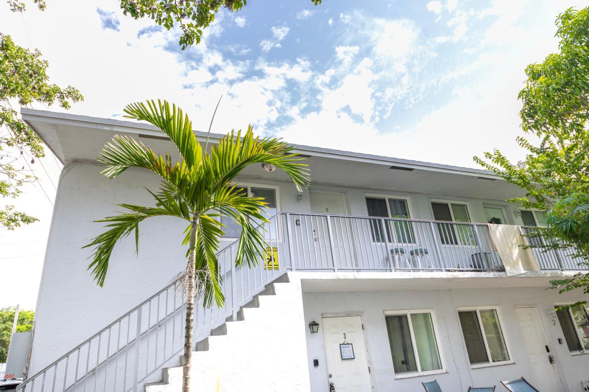 Apartment 456 Lauderdale *