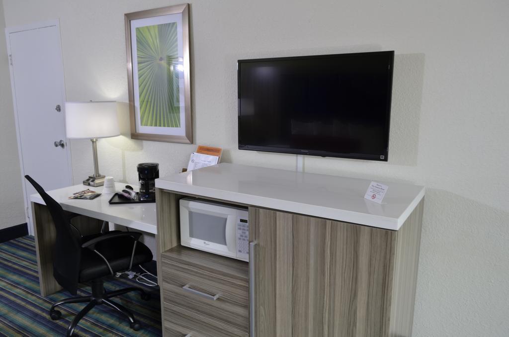 Ramada By Wyndham Lauderdale Airport/cruise Port 3*