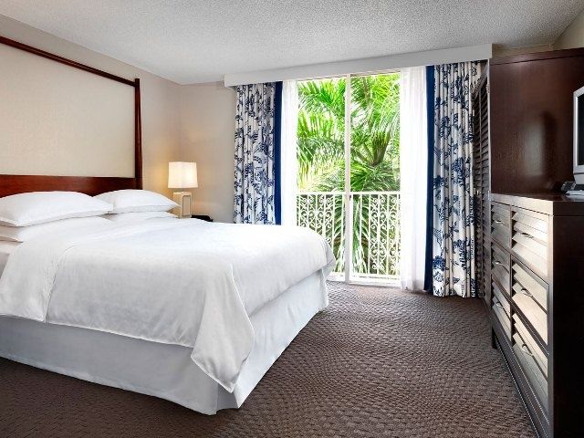 Sheraton Lauderdale At Cypress Creek Hotel 3*