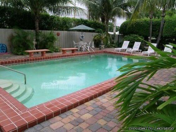 Resort The Cabanas Guesthouse & Spa - Gay Resort Catering To Gay Men