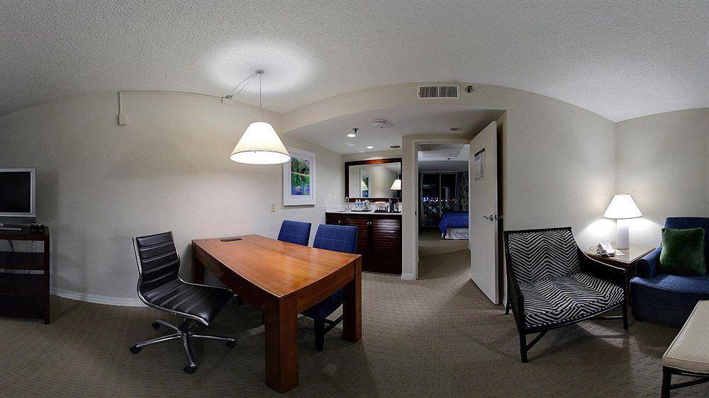 Sheraton Lauderdale At Cypress Creek Hotel 3*