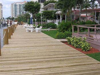 Isle Yacht Club Hotel