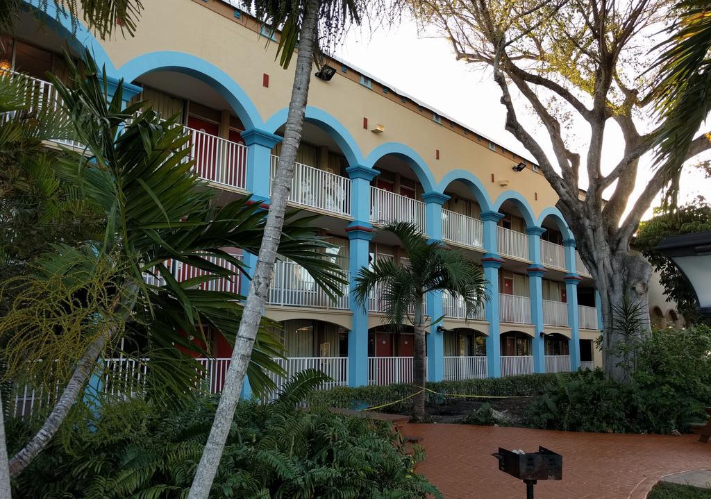 Red Carpet Airport Lauderdale Hotel Fort Lauderdale