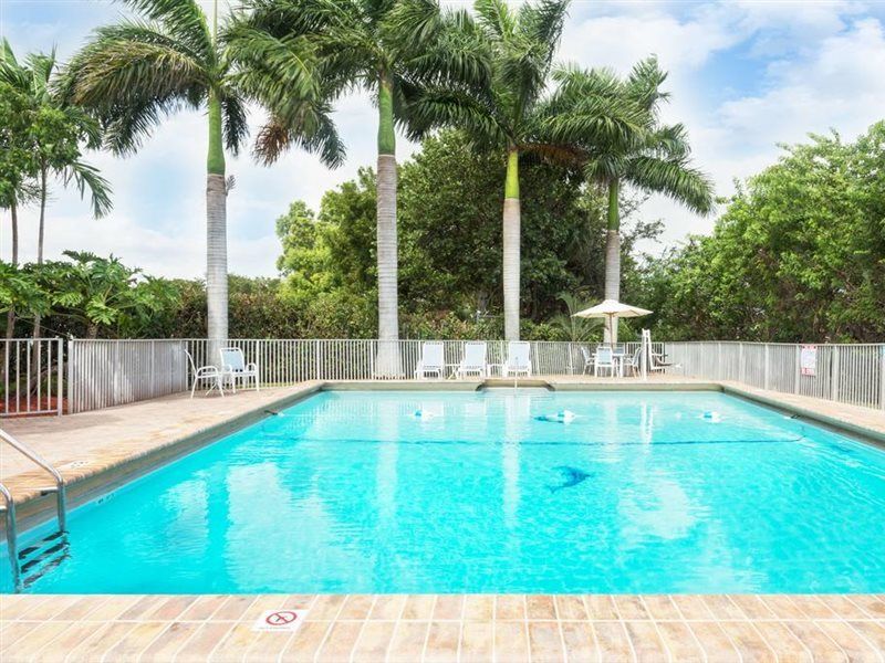 Hotel Days By Wyndham Lauderdale-oakland Park Airport N Fort Lauderdale