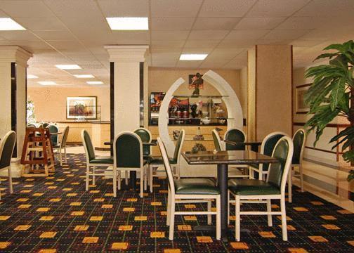 Comfort & Lauderdale West Turnpike Hotel 2*