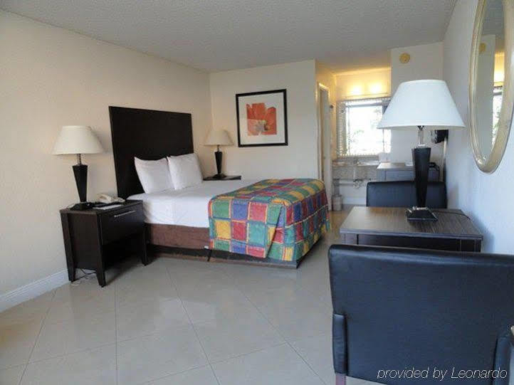 Hotel Red Carpet Airport Lauderdale 2*