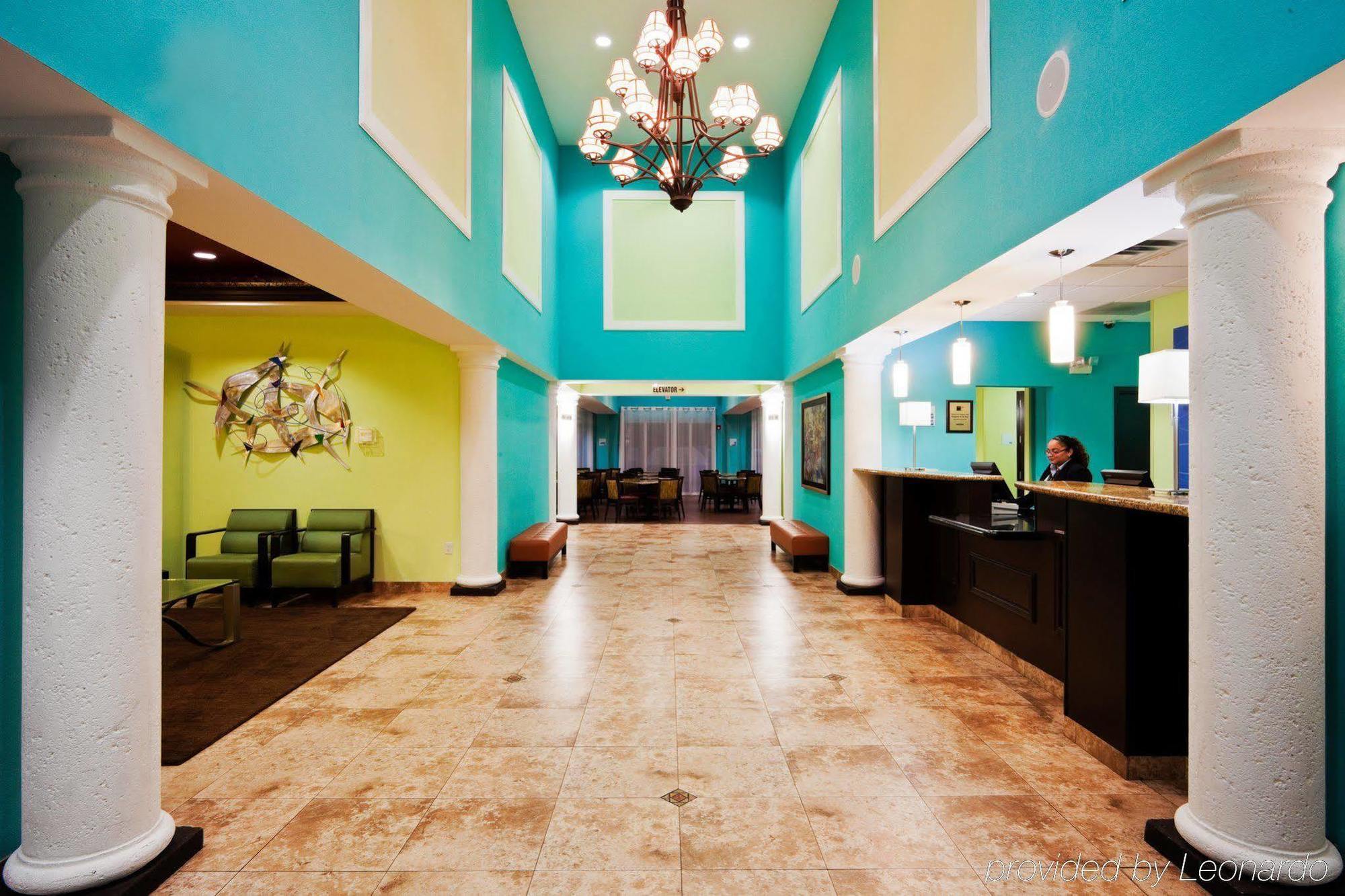 Express & Lauderdale Airport/cruise Port By Ihg Hotel