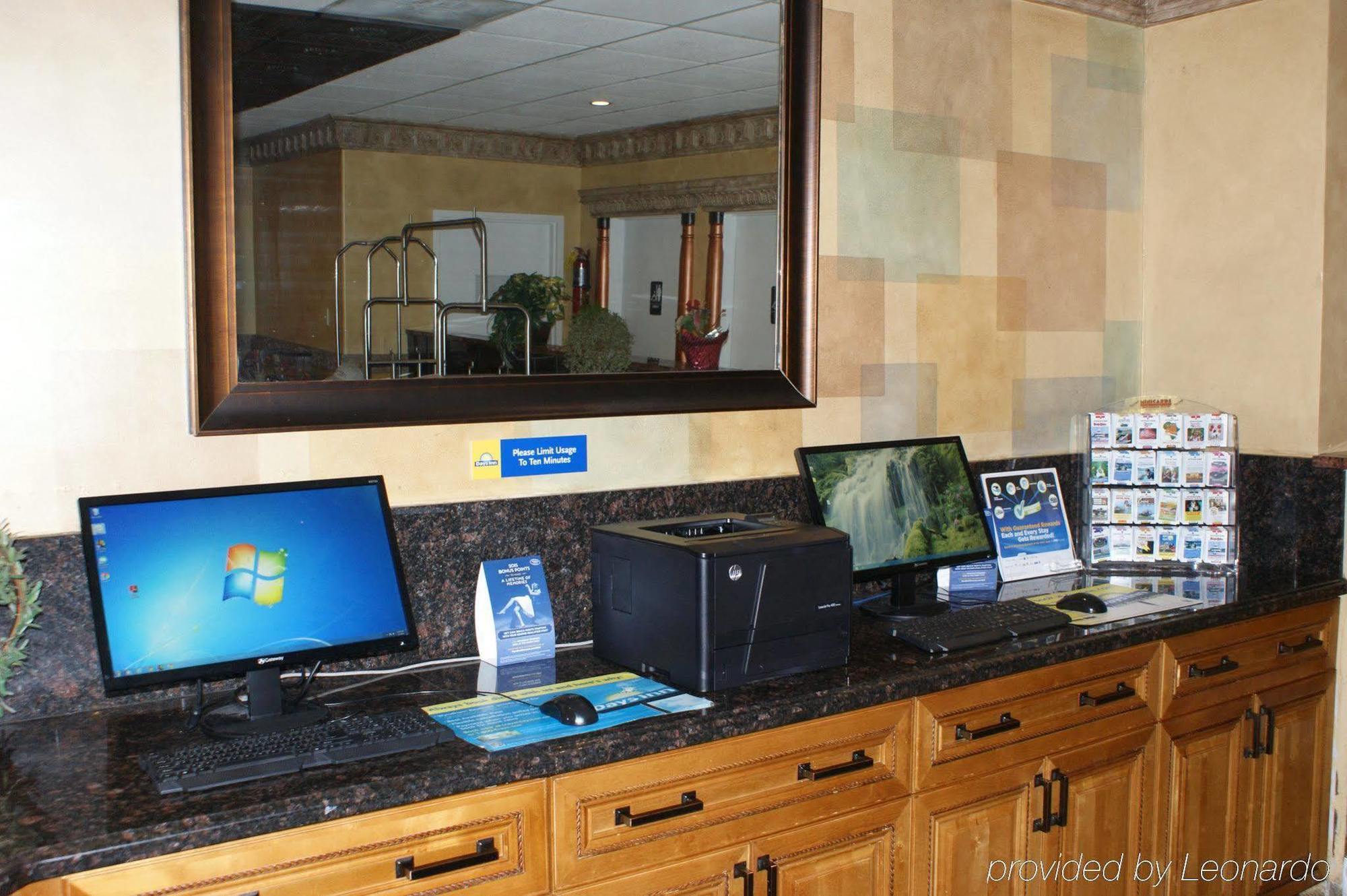 Hotel Days By Wyndham Lauderdale-oakland Park Airport N Fort Lauderdale