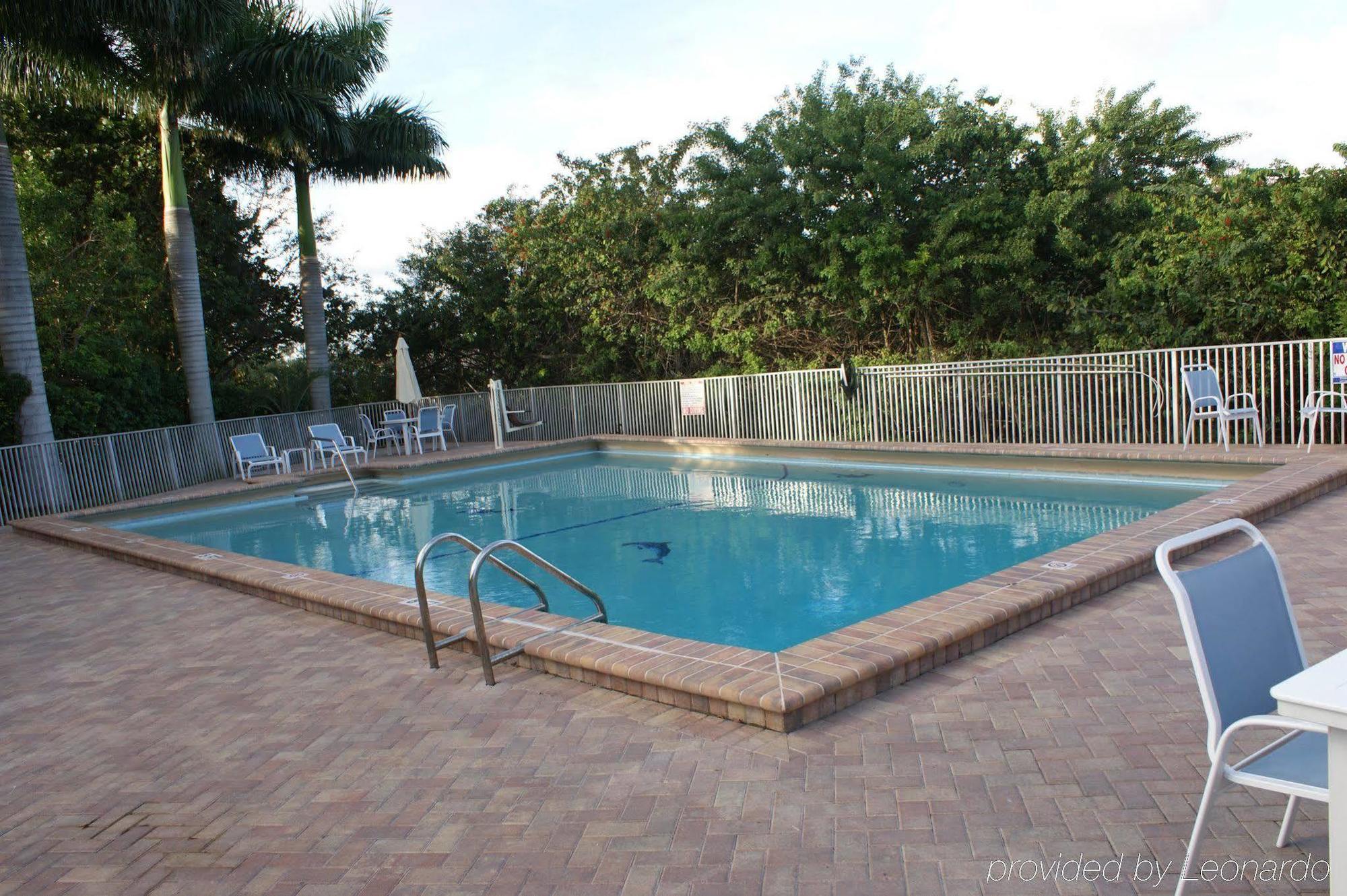 Days By Wyndham Lauderdale-oakland Park Airport N Hotel 2*