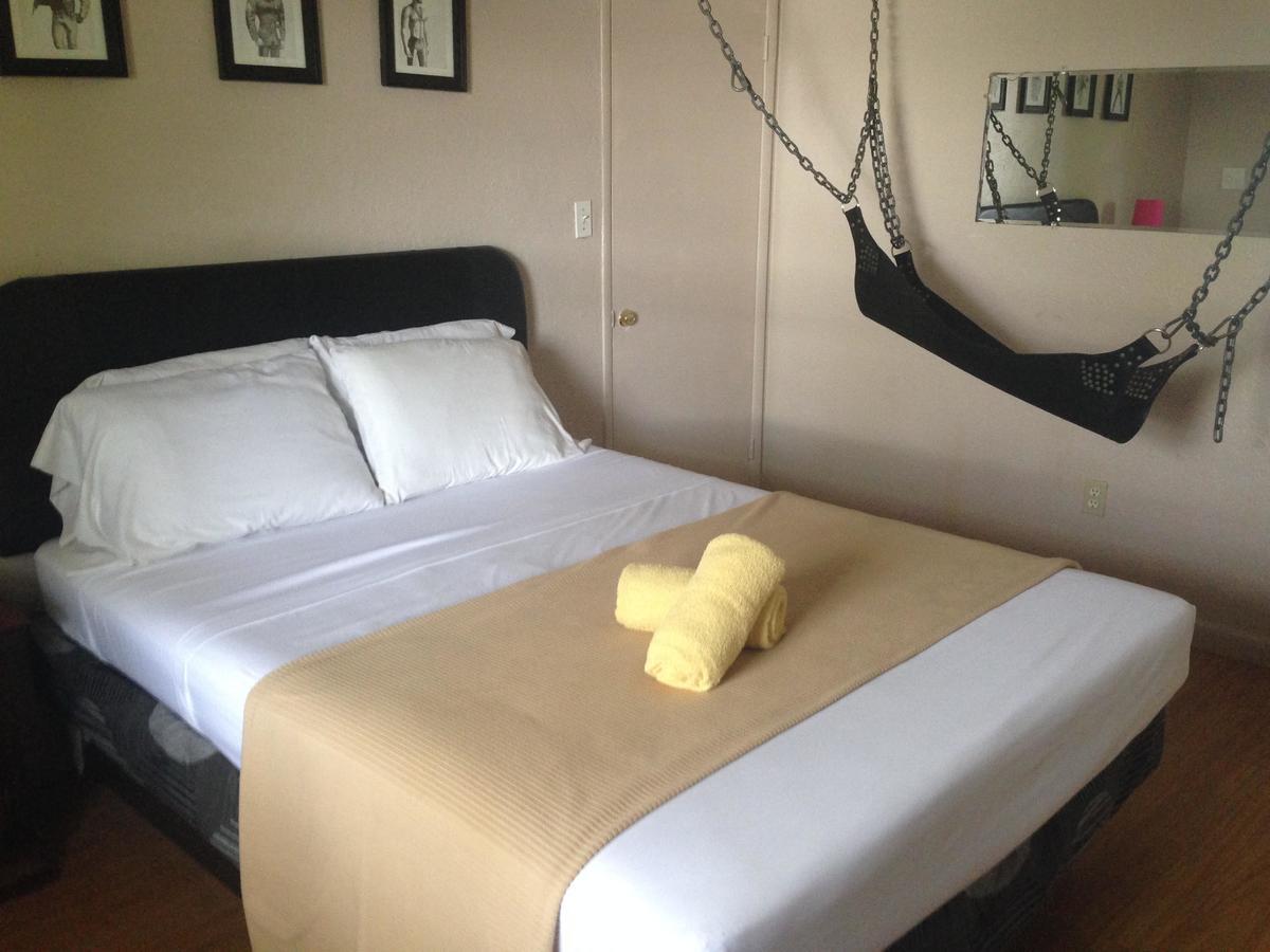 Leather Guest House-gay Male Only Hotel