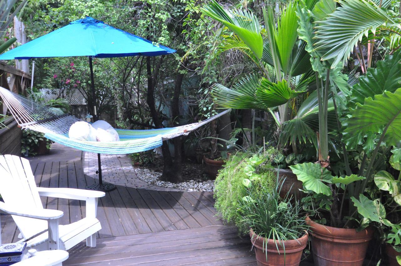 Pineapple Point & - Gay Men's Resort