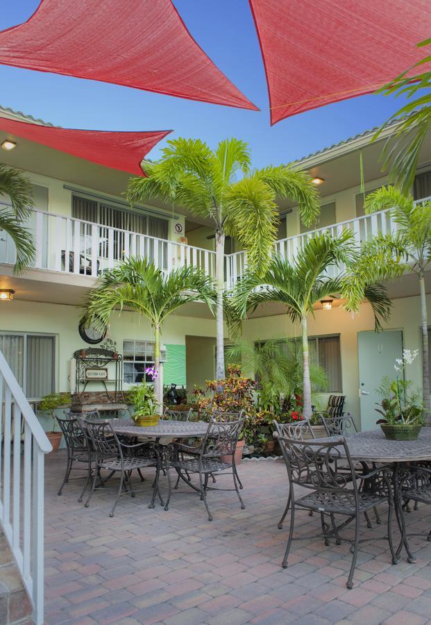 The Big Coconut - Gay Men's Hotel