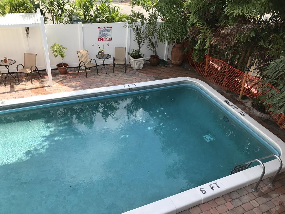 The Big Coconut - Gay Men's 3* Fort Lauderdale