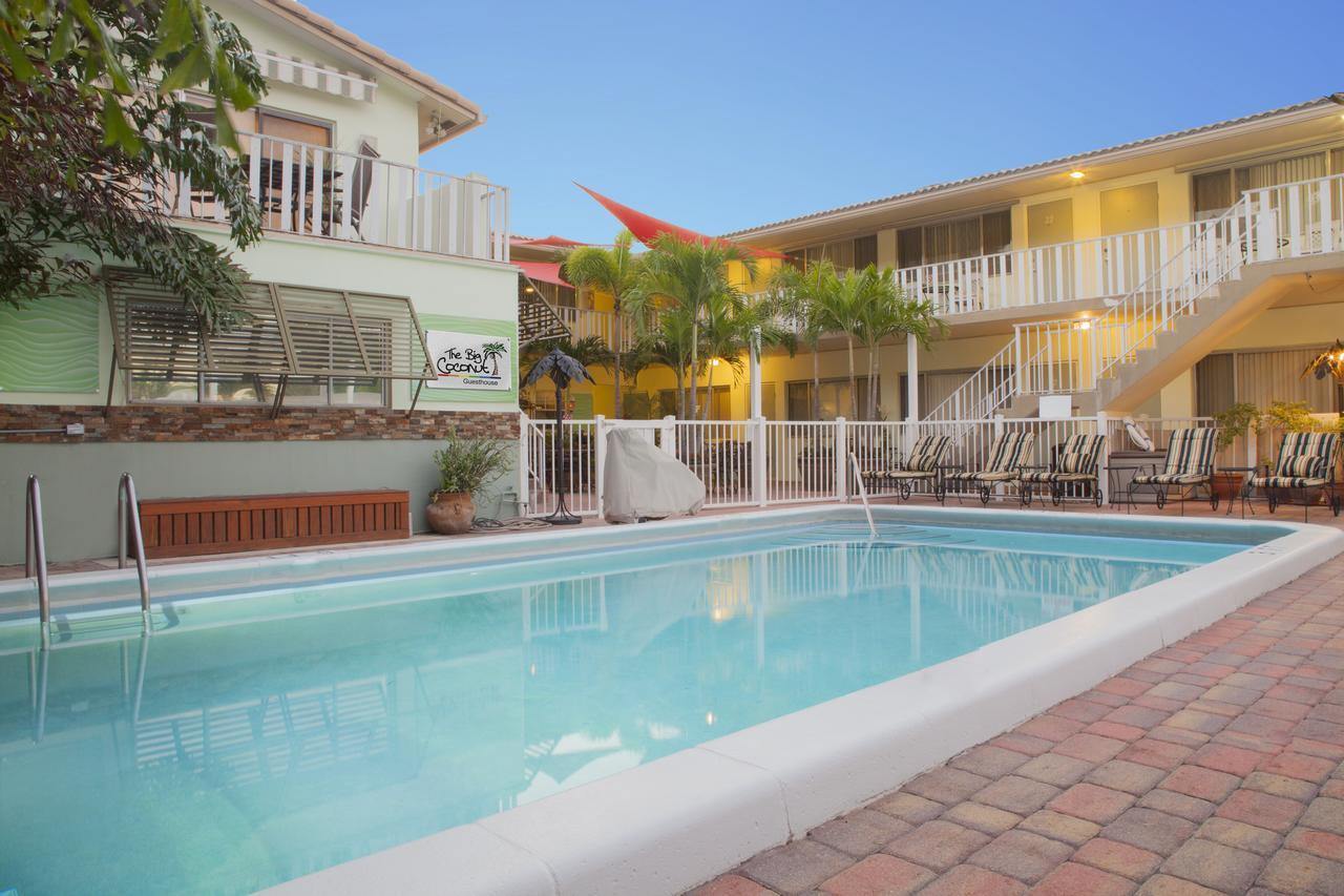 The Big Coconut - Gay Men's Hotel Fort Lauderdale