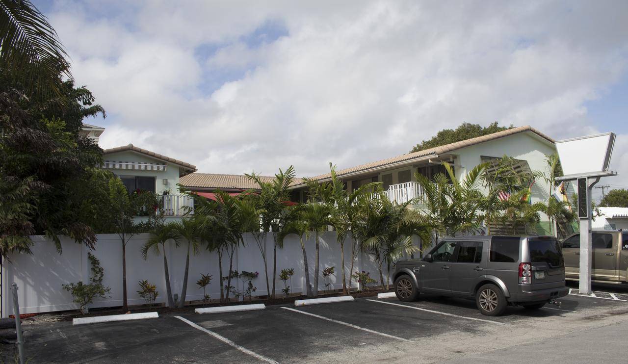 The Big Coconut - Gay Men's Hotel
