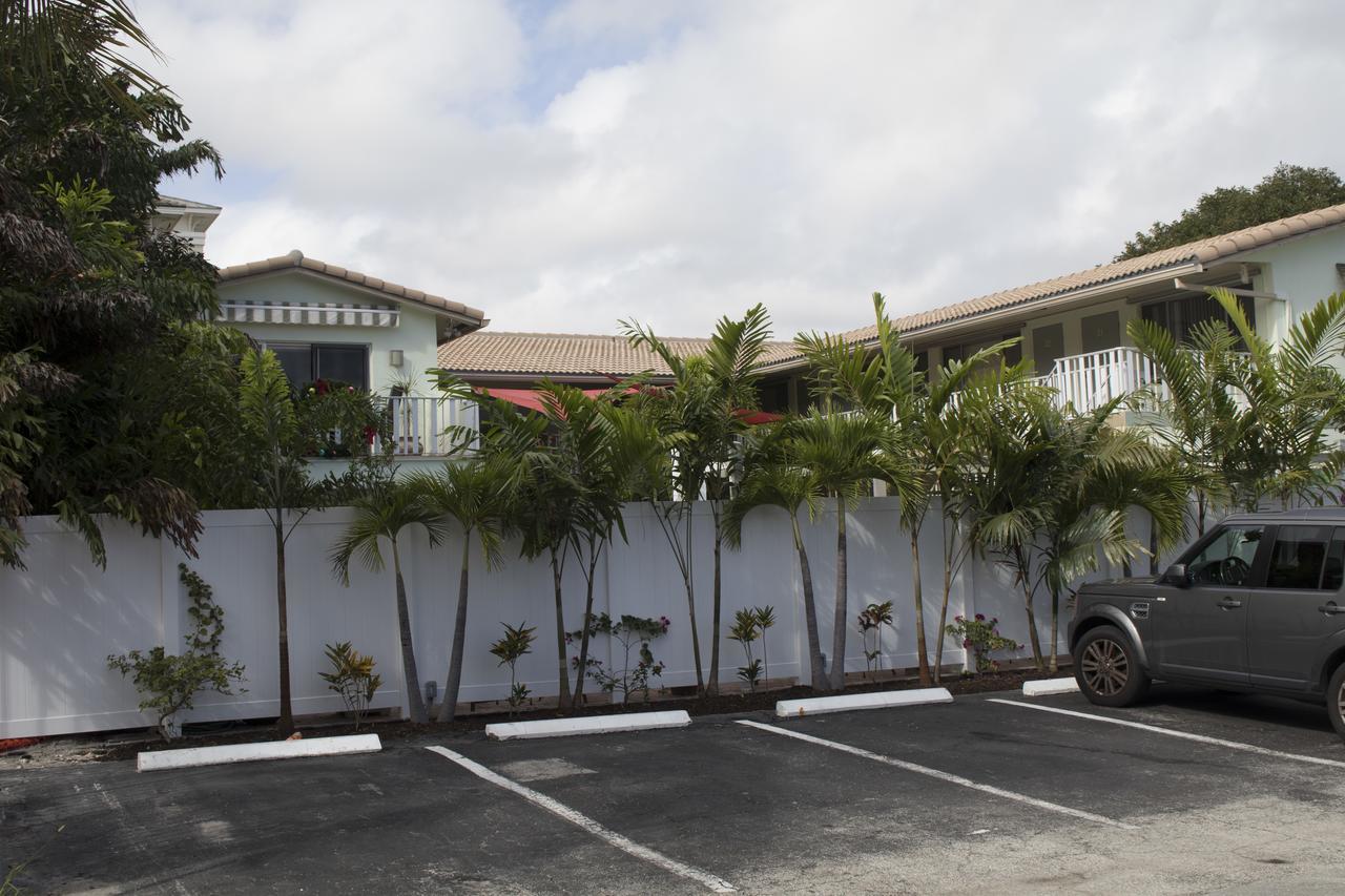 The Big Coconut - Gay Men's Hotel 3*