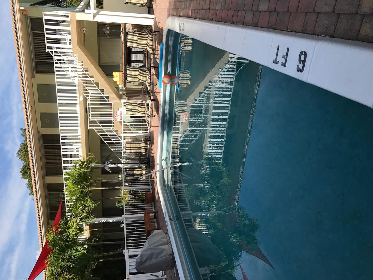 Hotel The Big Coconut - Gay Men's 3*