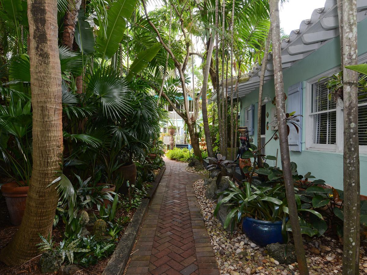 Resort Pineapple Point & - Gay Men's Fort Lauderdale
