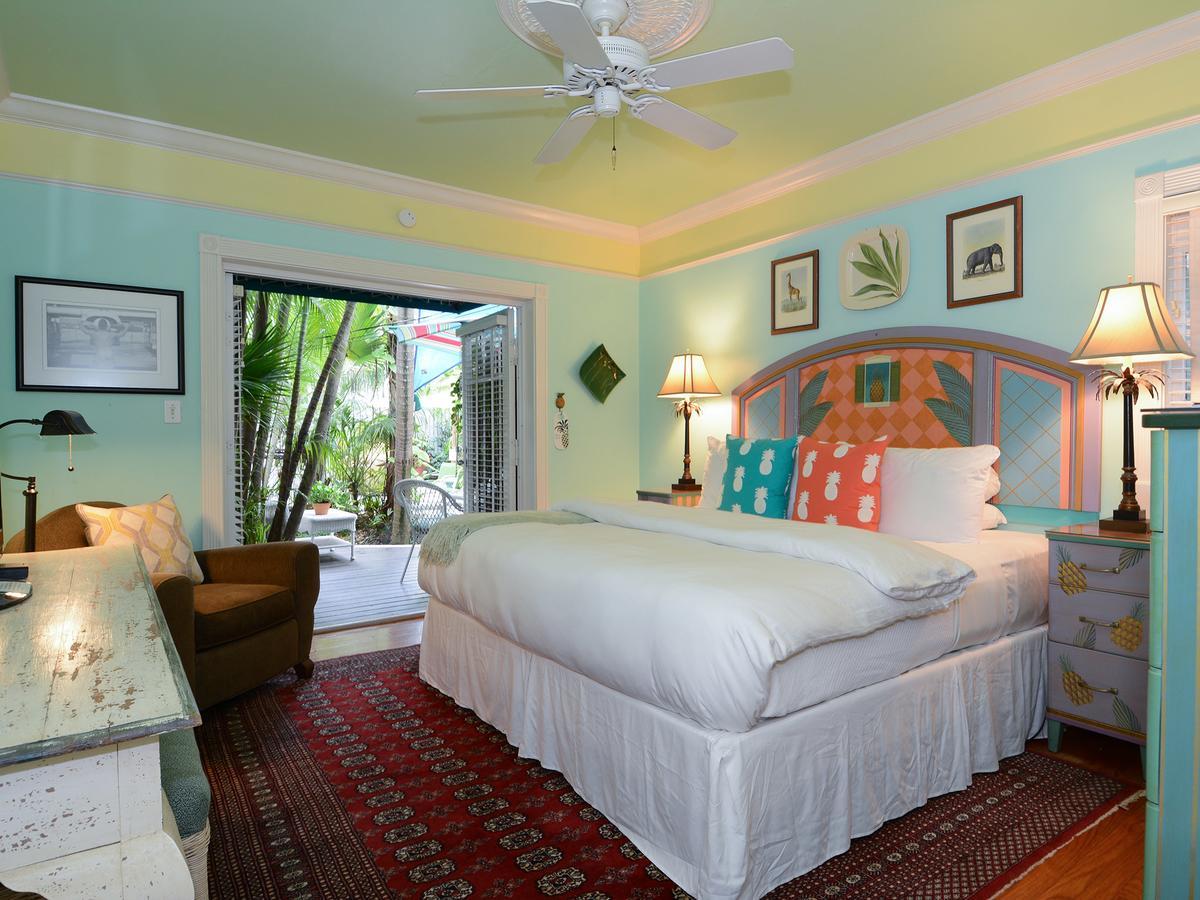 Pineapple Point & - Gay Men's Resort Fort Lauderdale