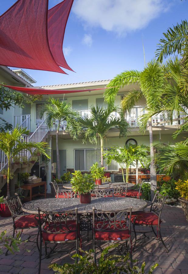 The Big Coconut - Gay Men's Hotel Fort Lauderdale