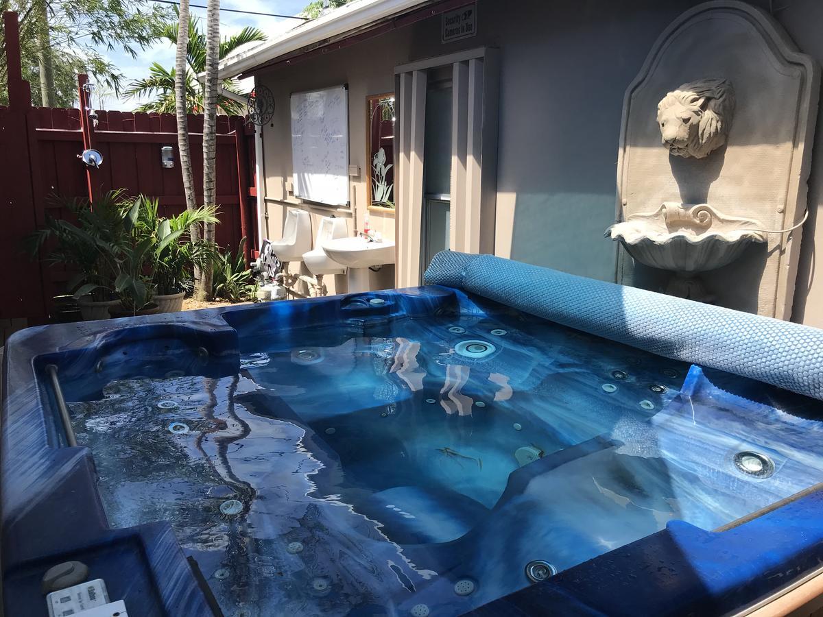 Leather Guest House-gay Male Only Hotel
