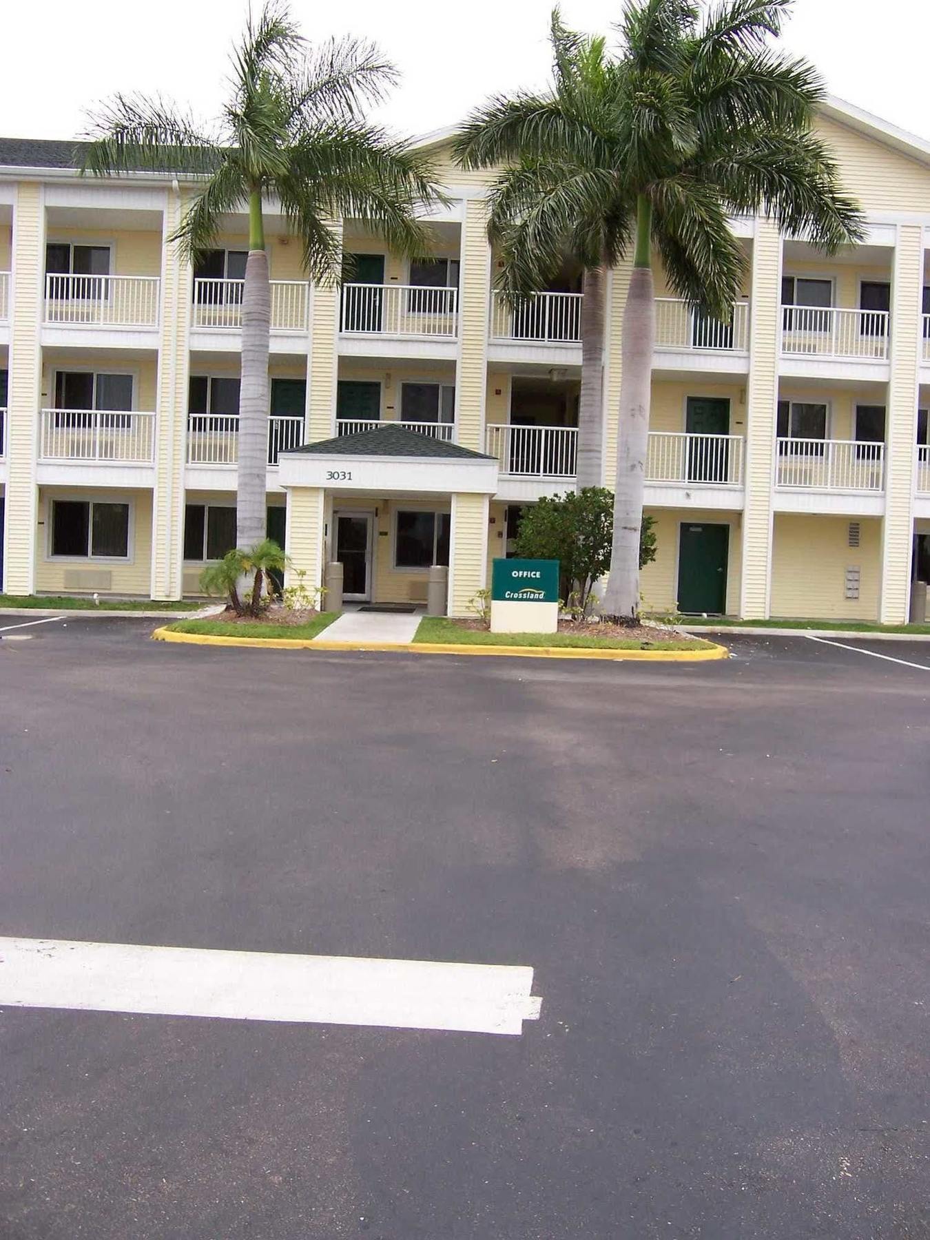 Hometowne By Red Roof Lauderdale Motel Fort Lauderdale
