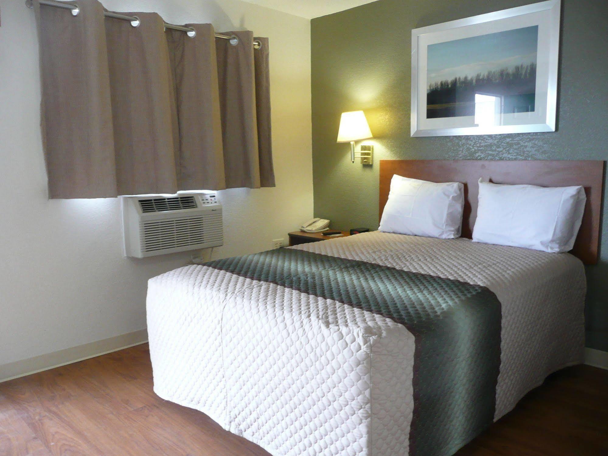 Motel Hometowne By Red Roof Lauderdale Fort Lauderdale