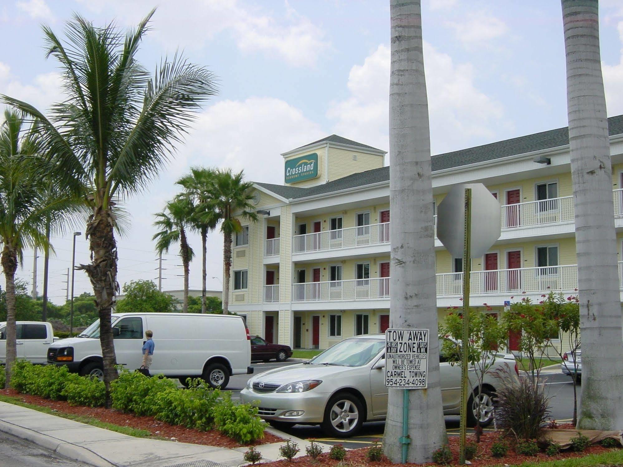 Hometowne By Red Roof Lauderdale Motel