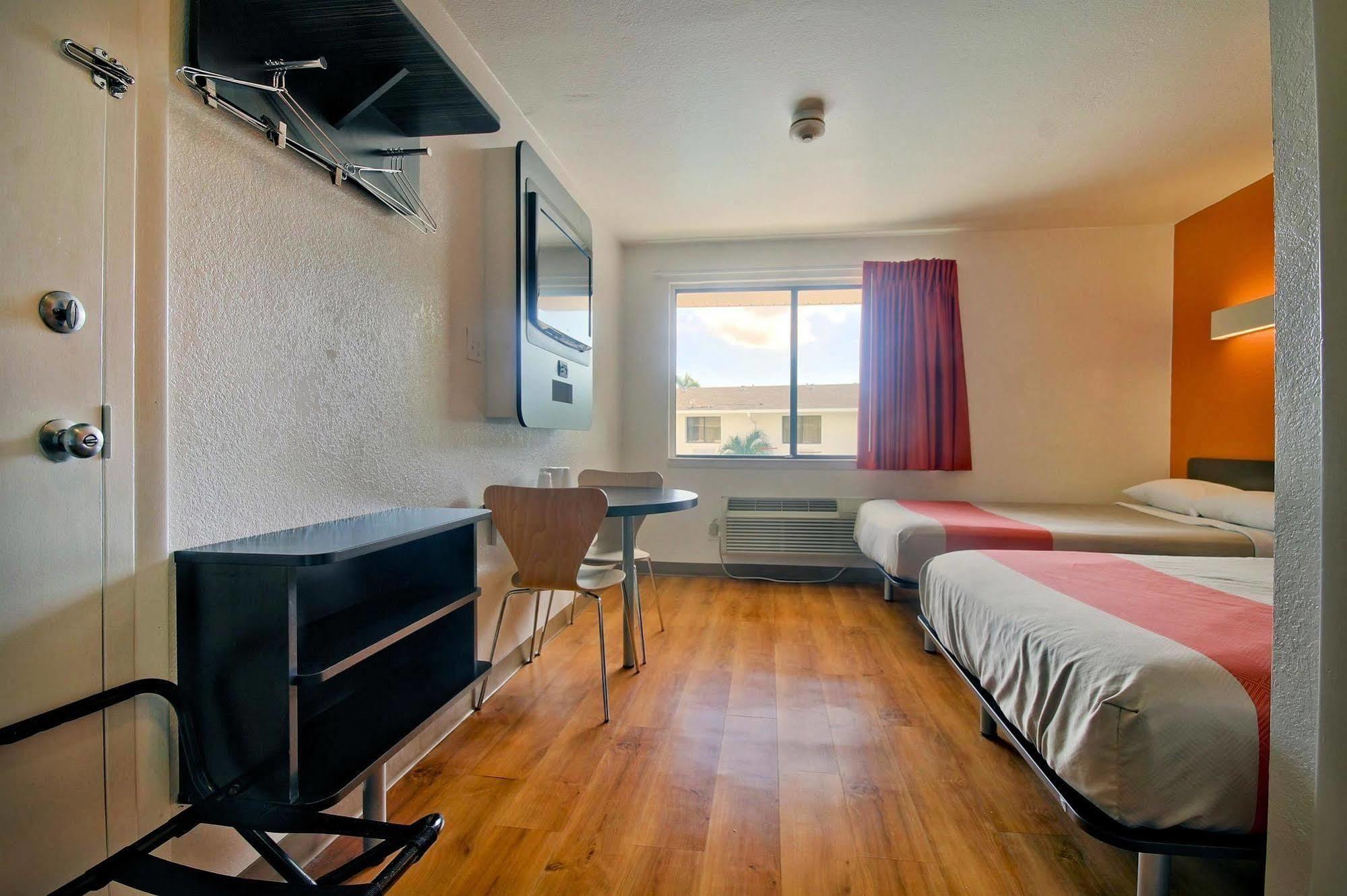 6-fort Lauderdale, Fl Hotel 2*