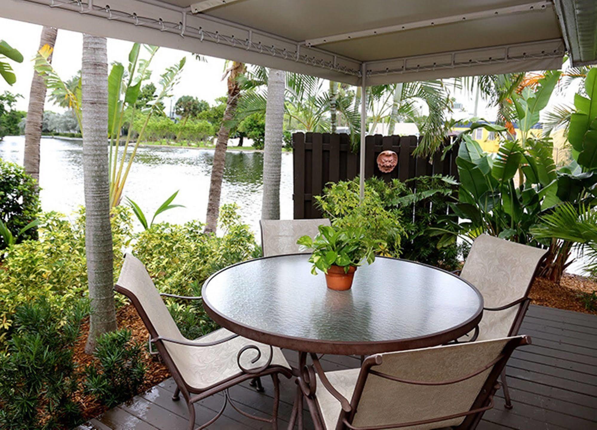 Resort The Cabanas Guesthouse & Spa - Gay Resort Catering To Gay Men