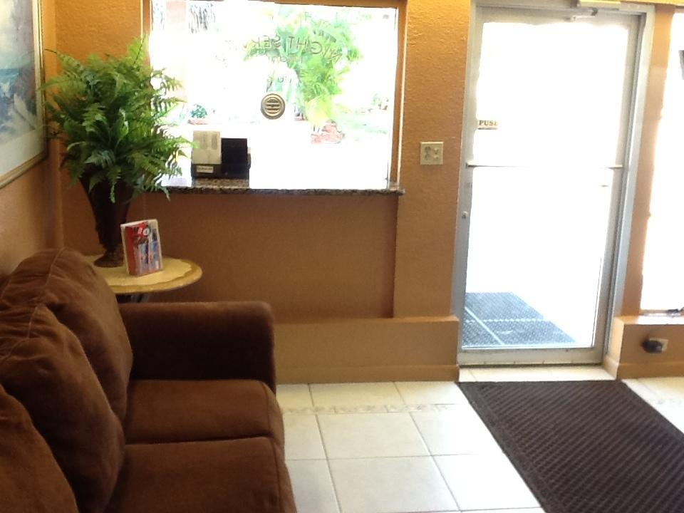 Motel America's & Lauderdale North