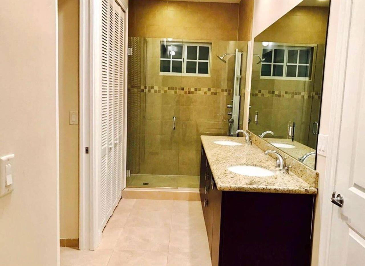 New 4 Bedroom House Close To Everything In Fll#320