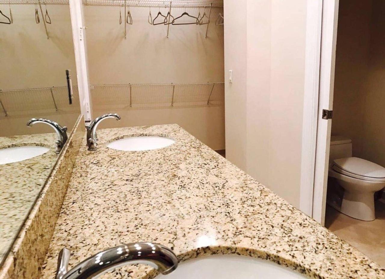 Holiday home New 4 Bedroom House Close To Everything In Fll#320 *
