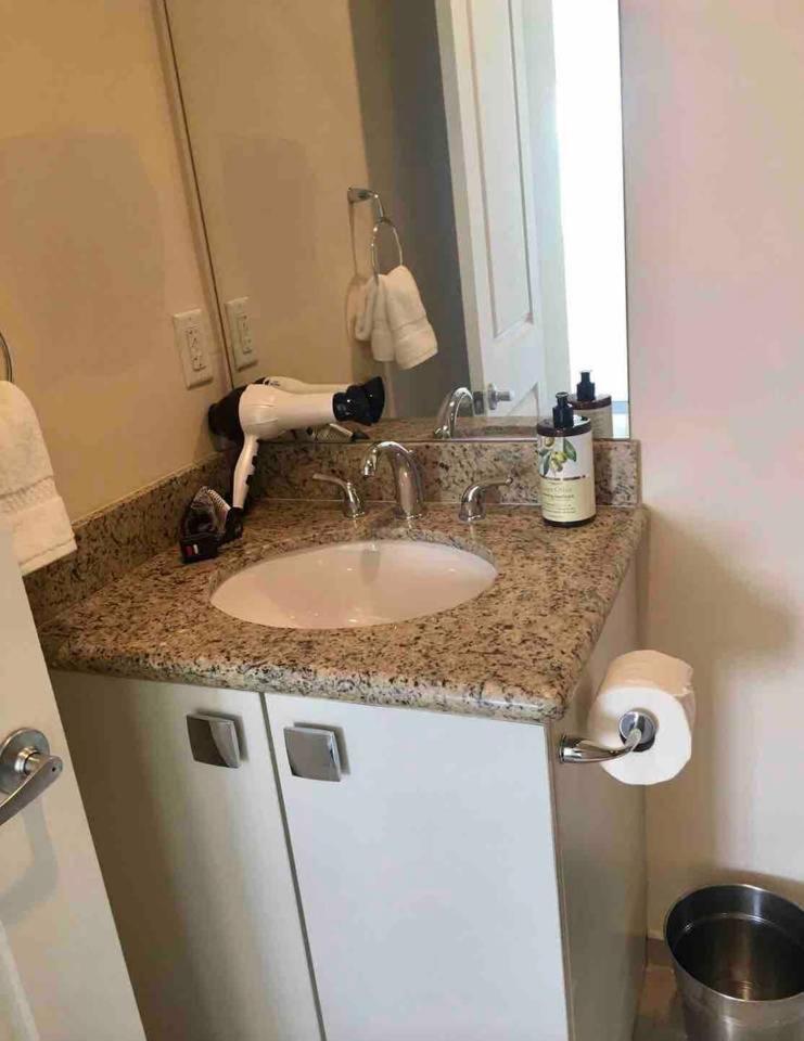 Holiday home New 4 Bedroom House Close To Everything In Fll#320 Fort Lauderdale