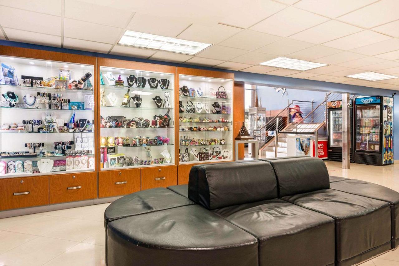 Rodeway & Lauderdale Airport & Cruise Port Hotel